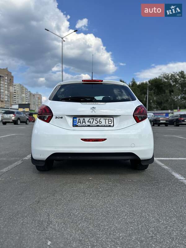 Хэтчбек Peugeot 208 2017 в Киеве