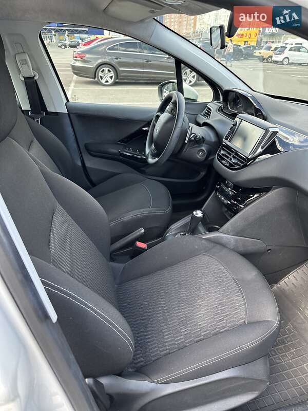 Хэтчбек Peugeot 208 2017 в Киеве