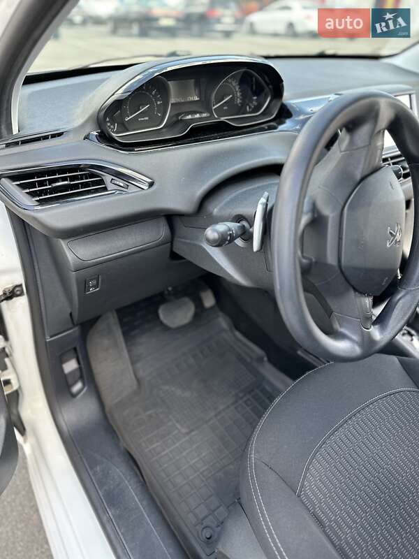 Хэтчбек Peugeot 208 2017 в Киеве