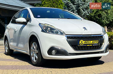 Хэтчбек Peugeot 208 2016 в Львове