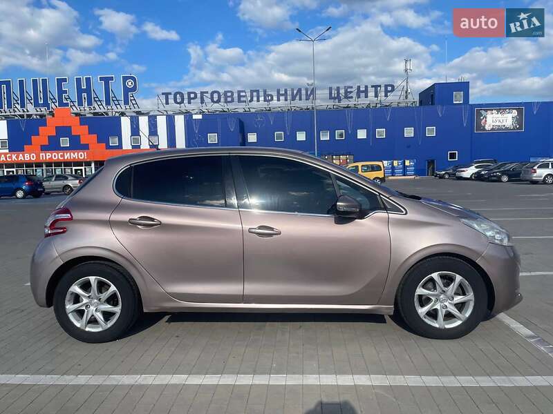 Хетчбек Peugeot 208 2013 в Вінниці