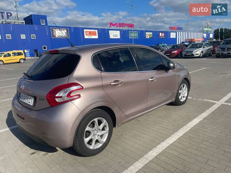Хетчбек Peugeot 208 2013 в Вінниці