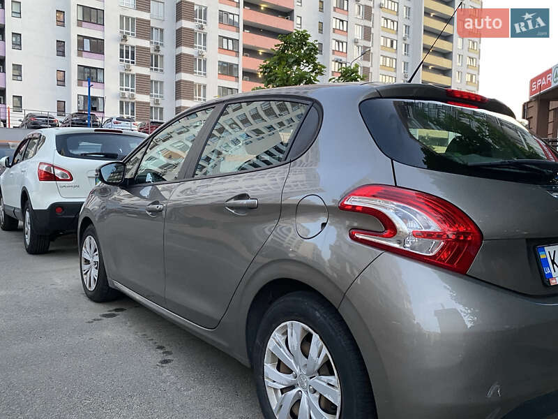 Хэтчбек Peugeot 208 2013 в Киеве