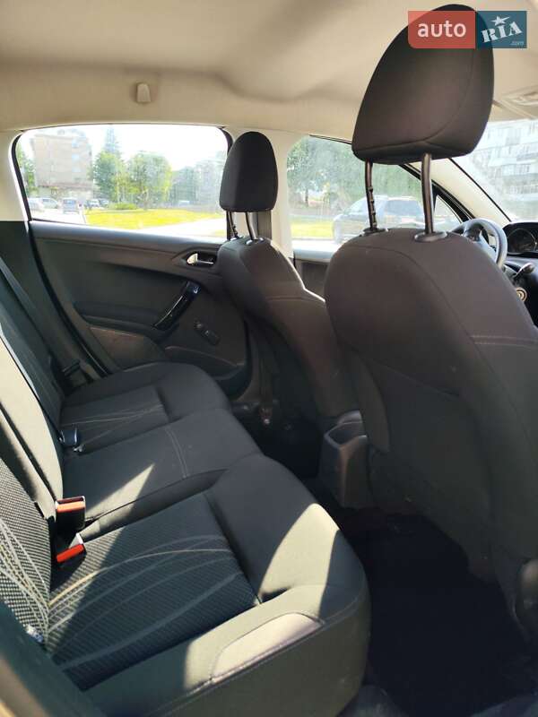 Хетчбек Peugeot 208 2013 в Звягелі