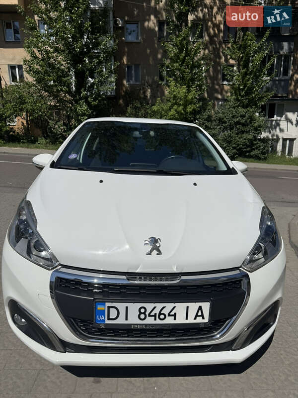 Хэтчбек Peugeot 208 2016 в Львове