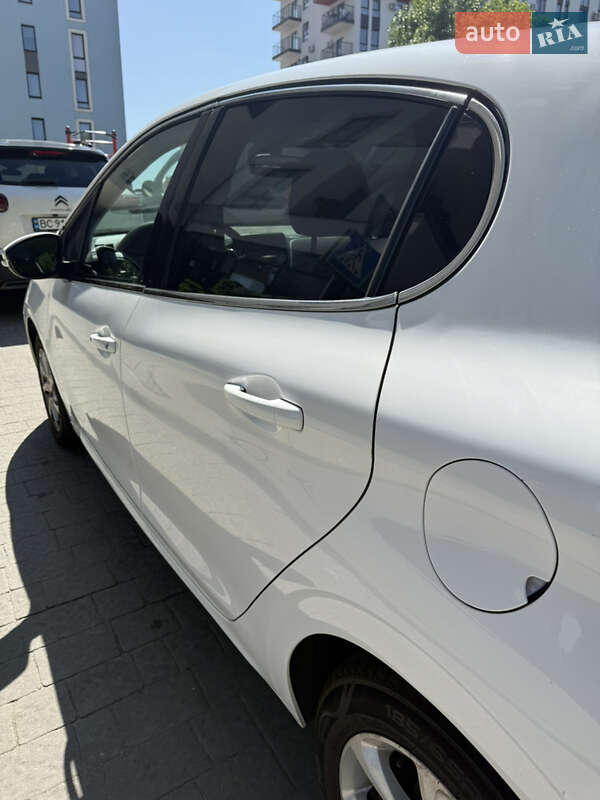 Хэтчбек Peugeot 208 2016 в Львове