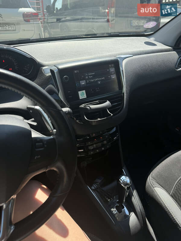 Хэтчбек Peugeot 208 2016 в Львове
