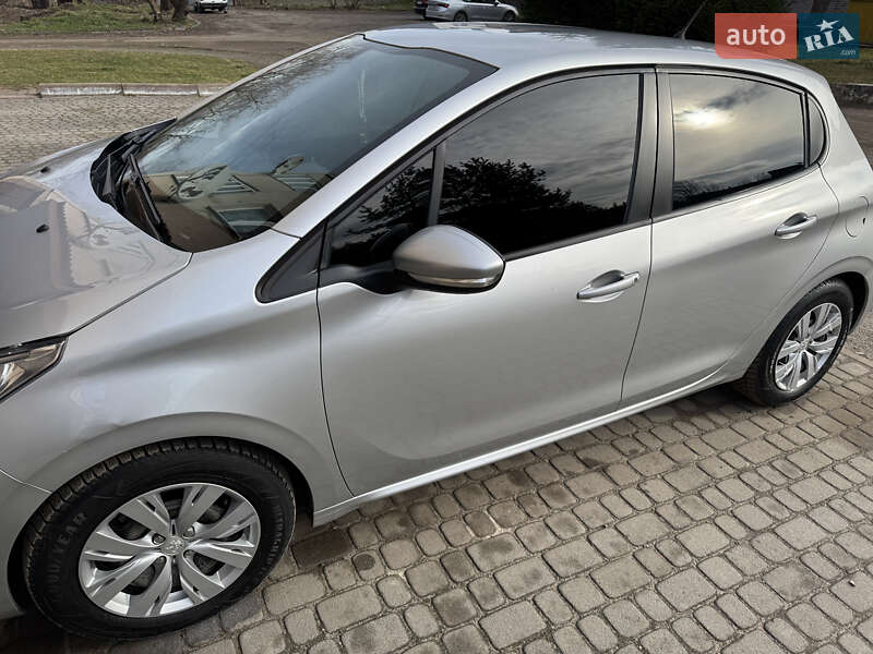 Peugeot 208 2012