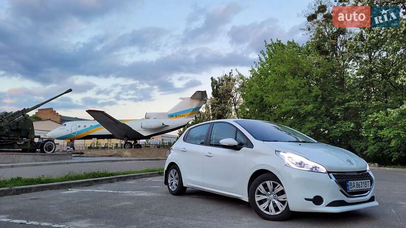 Хэтчбек Peugeot 208 2013 в Киеве фото 3 Хэтчбек Peugeot 208 2013 в Киеве