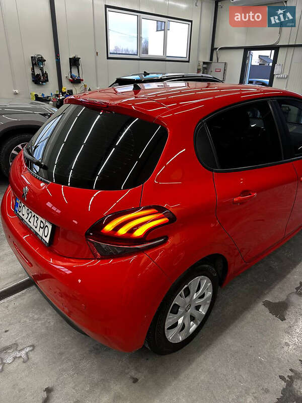 Хетчбек Peugeot 208 2015 в Львові