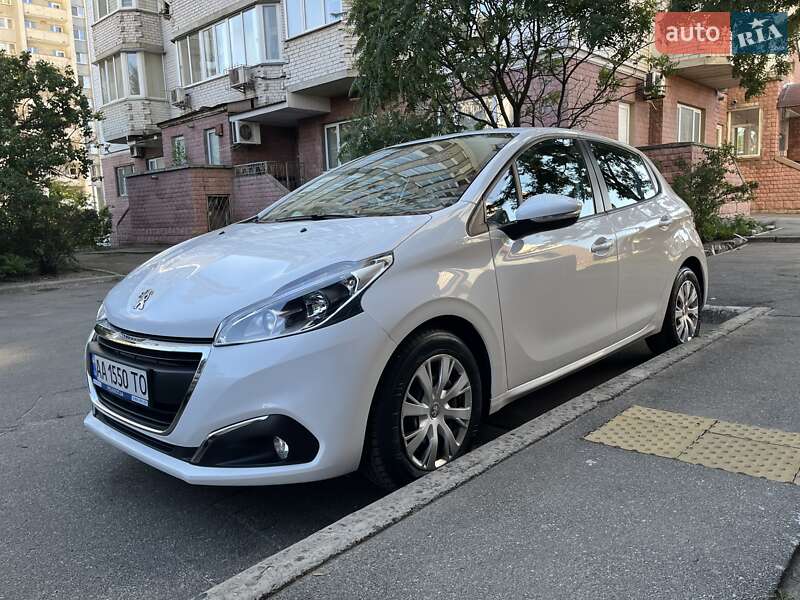 Хэтчбек Peugeot 208 2018 в Киеве