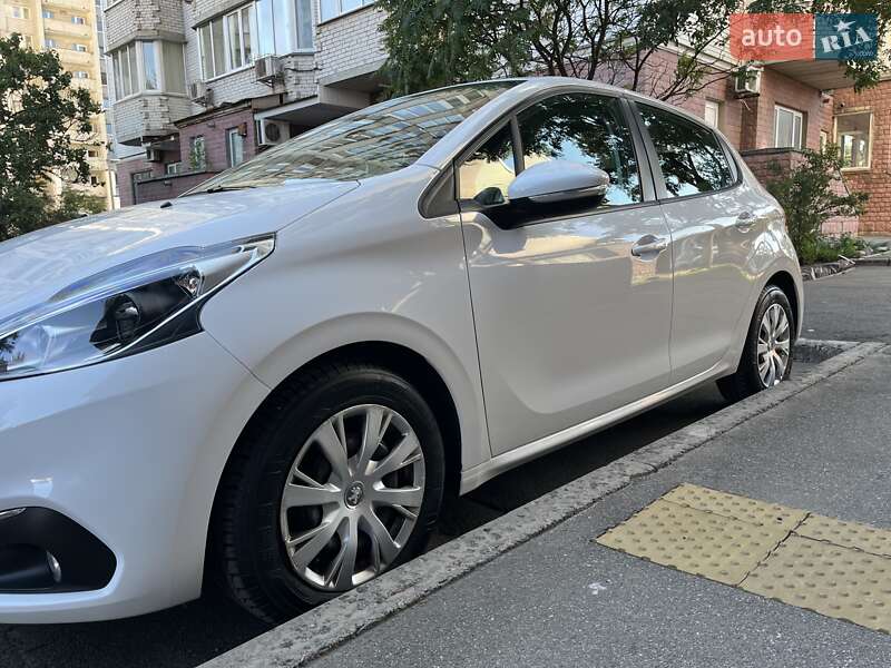 Хэтчбек Peugeot 208 2018 в Киеве