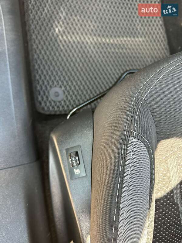 Хетчбек Peugeot 208 2013 в Києві