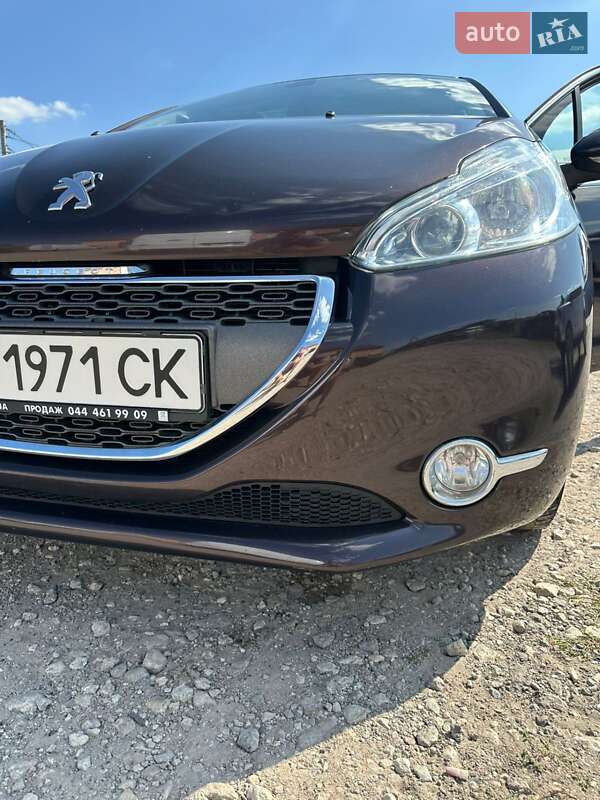Хетчбек Peugeot 208 2013 в Києві