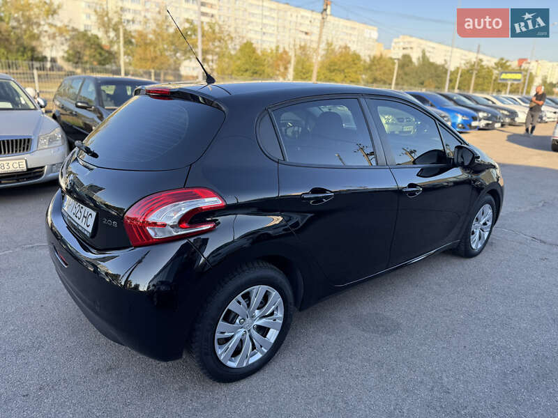 Хетчбек Peugeot 208 2013 в Запоріжжі