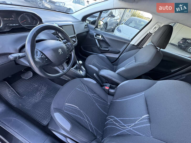 Хетчбек Peugeot 208 2013 в Запоріжжі