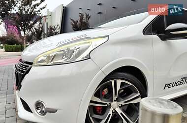 Хетчбек Peugeot 208 2013 в 