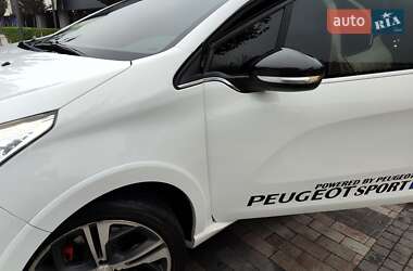 Хетчбек Peugeot 208 2013 в 