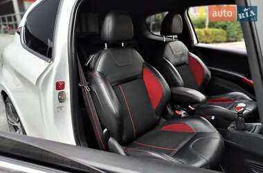 Хетчбек Peugeot 208 2013 в 