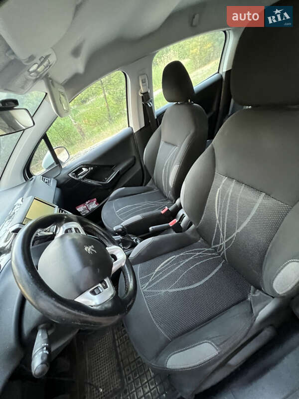 Хэтчбек Peugeot 208 2013 в Харькове