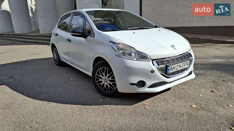Peugeot 208 2012