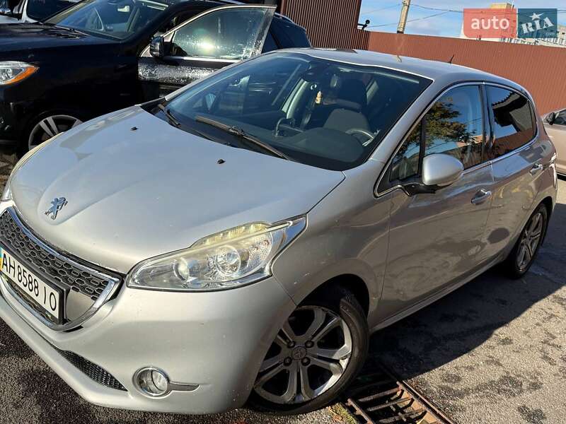 Хэтчбек Peugeot 208 2013 в Киеве