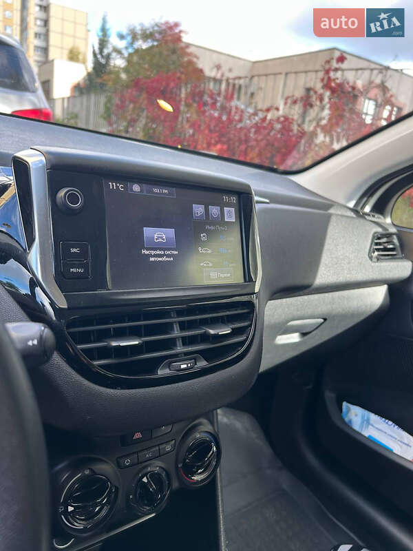Хэтчбек Peugeot 208 2016 в Киеве фото 9 Хэтчбек Peugeot 208 2016 в Киеве