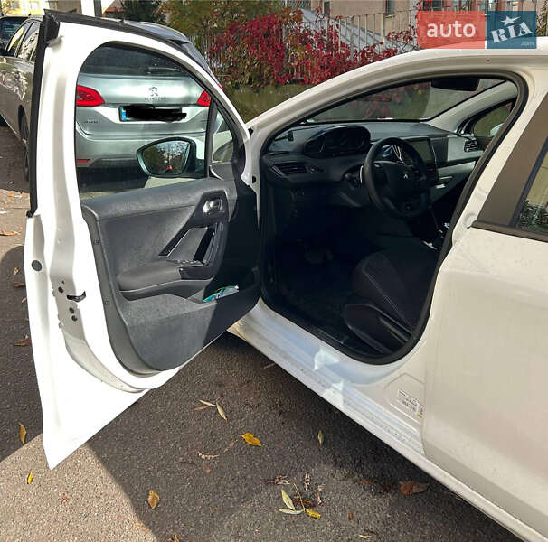 Хэтчбек Peugeot 208 2016 в Киеве фото 12 Хэтчбек Peugeot 208 2016 в Киеве
