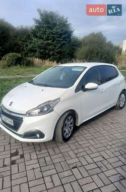Хетчбек Peugeot 208 2017 в Львові