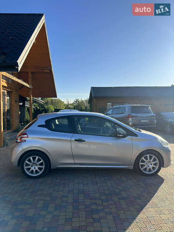 Хетчбек Peugeot 208 2013 в Львові фото 4 Хетчбек Peugeot 208 2013 в Львові