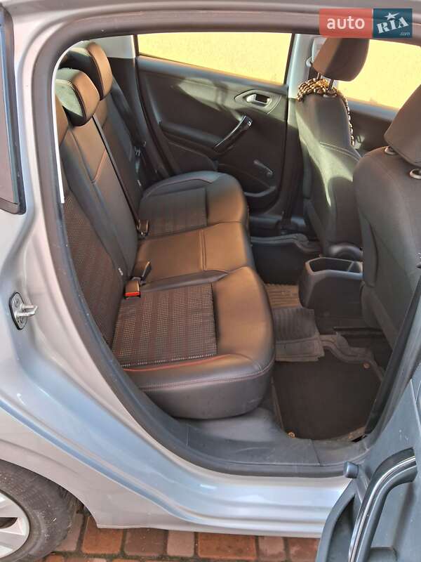 Хэтчбек Peugeot 208 2015 в Фастове