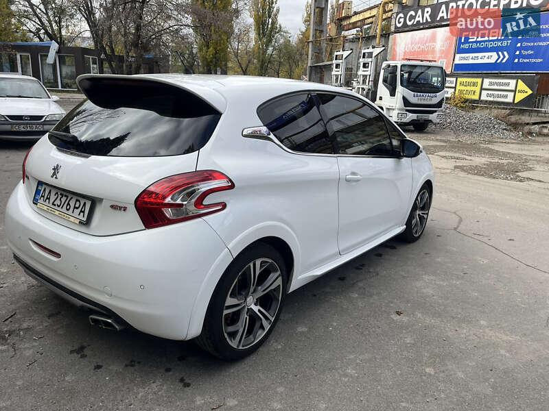 Хэтчбек Peugeot 208 2013 в Киеве