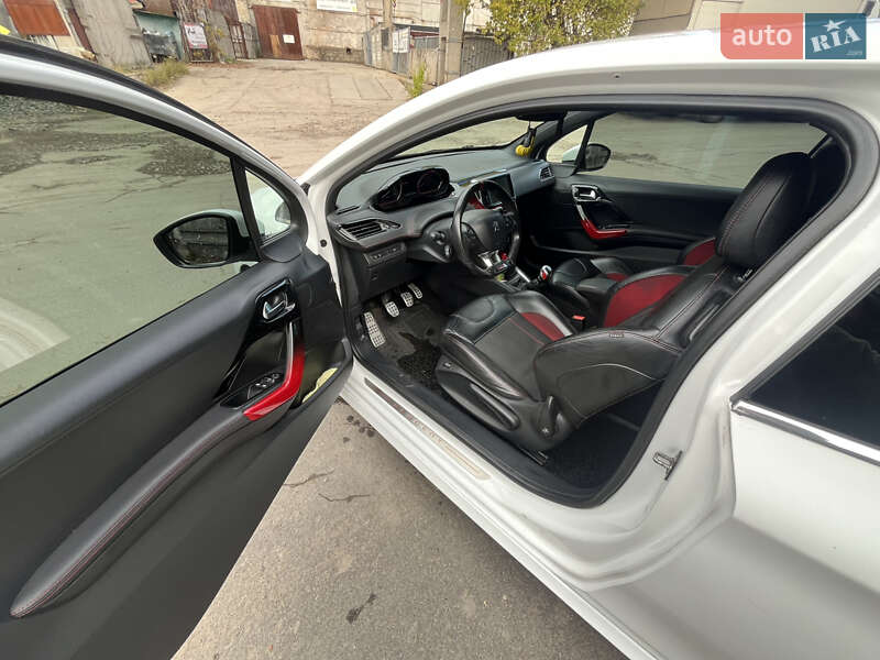 Хэтчбек Peugeot 208 2013 в Киеве