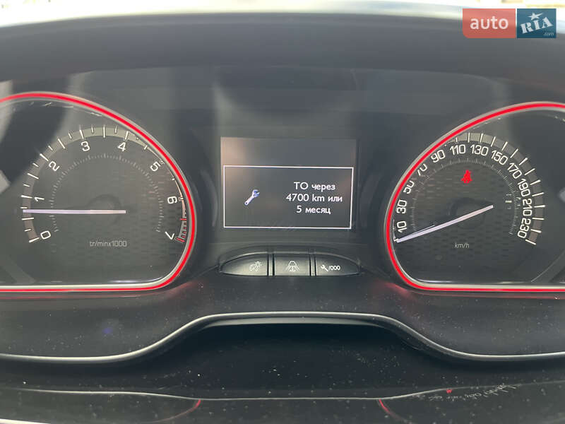 Хэтчбек Peugeot 208 2013 в Киеве