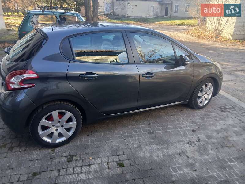 Хэтчбек Peugeot 208 2013 в Калуше