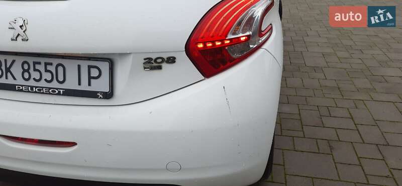 Хэтчбек Peugeot 208 2012 в Брошневе-Осаде