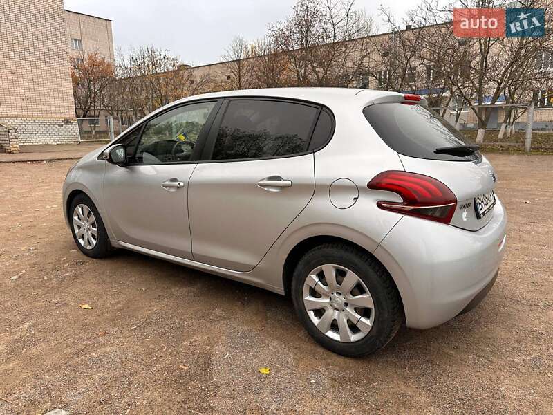 Хетчбек Peugeot 208 2017 в Южноукраїнську