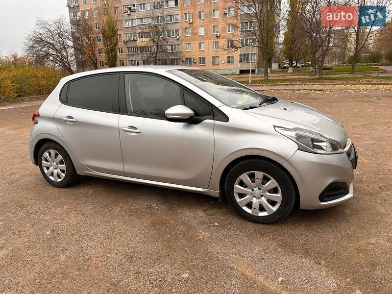 Хетчбек Peugeot 208 2017 в Южноукраїнську