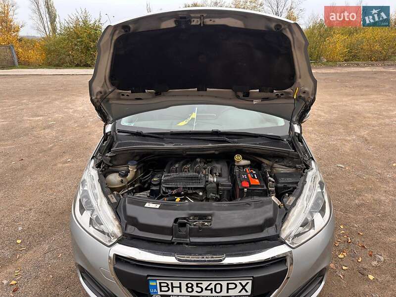 Хетчбек Peugeot 208 2017 в Южноукраїнську