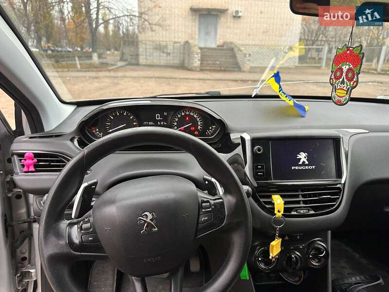 Хетчбек Peugeot 208 2017 в Южноукраїнську