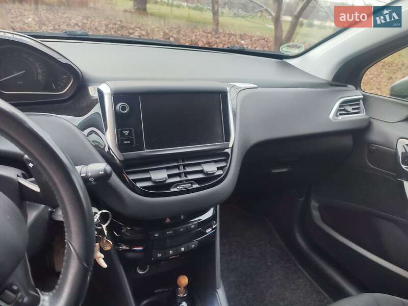 Хэтчбек Peugeot 208 2013 в Сумах фото 13 Хэтчбек Peugeot 208 2013 в Сумах