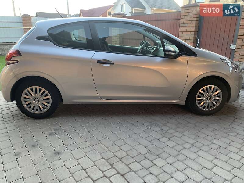 Хэтчбек Peugeot 208 2017 в Виннице