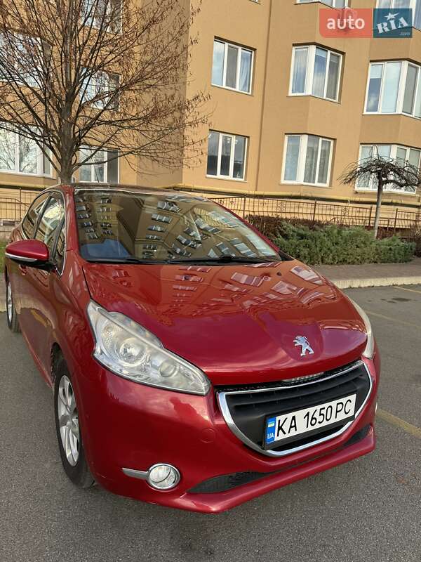 Хэтчбек Peugeot 208 2014 в Киеве