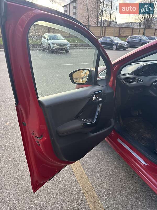 Хэтчбек Peugeot 208 2014 в Киеве
