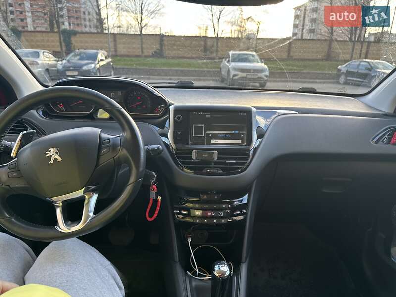 Хэтчбек Peugeot 208 2014 в Киеве