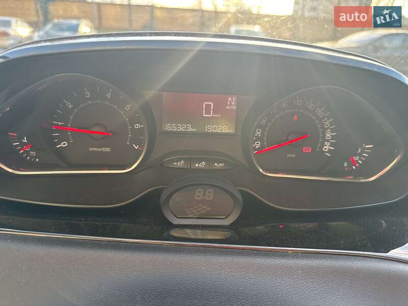 Хэтчбек Peugeot 208 2014 в Киеве