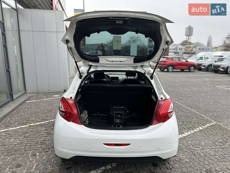 Хэтчбек Peugeot 208 2013 в Днепре