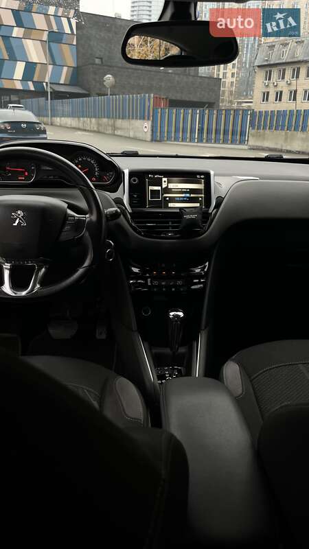Хэтчбек Peugeot 208 2013 в Киеве