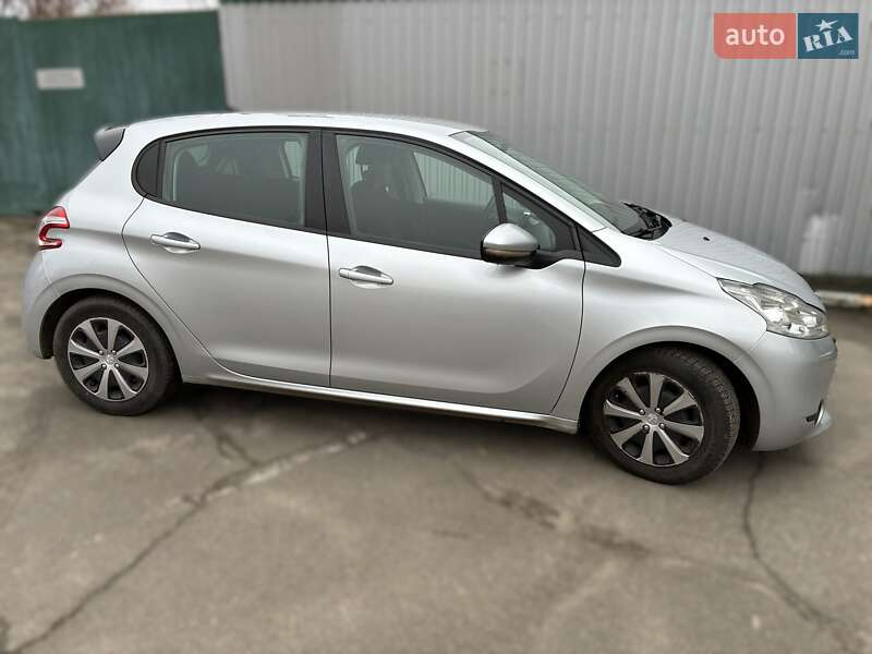 Хэтчбек Peugeot 208 2013 в Чернигове фото 3 Хэтчбек Peugeot 208 2013 в Чернигове