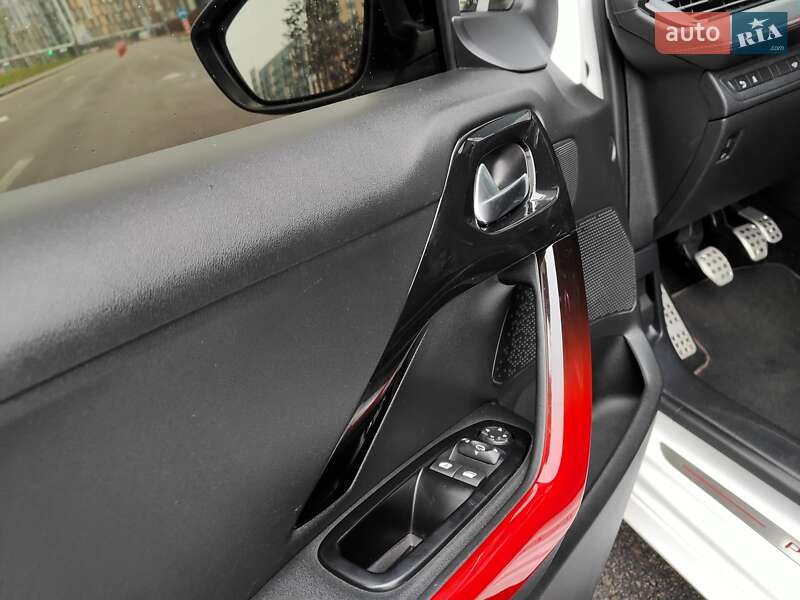 Хэтчбек Peugeot 208 2013 в Киеве фото 36 Хэтчбек Peugeot 208 2013 в Киеве
